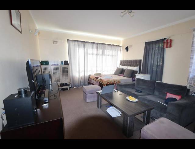 2 BEDROOM APARTMENT FOR SALE IN WYNBERG UPPER